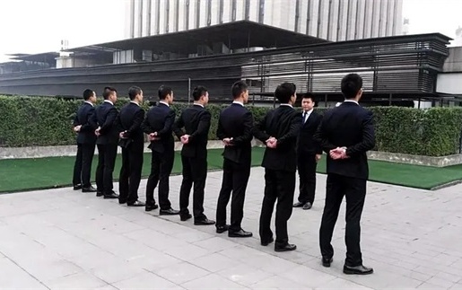 洪湖持牌催收机构的正确打开方式：老司机教你避开这5大雷区